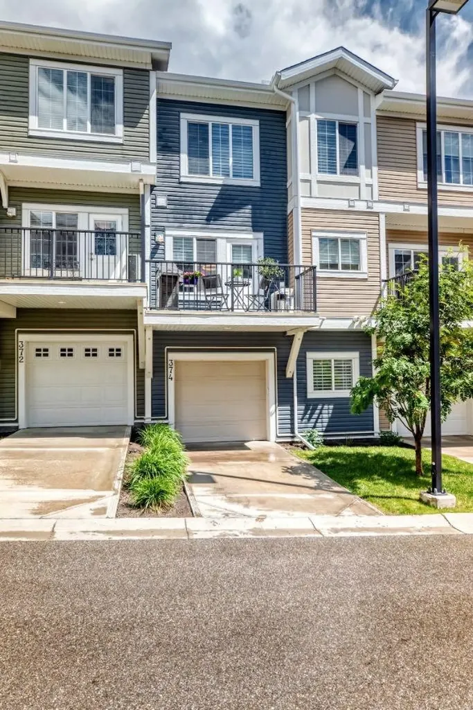 374 Nolancrest Heights NW Calgary AB T3R 0Y1