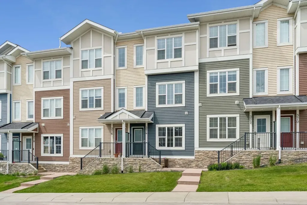374 Nolancrest Heights NW Calgary AB T3R 0Y1