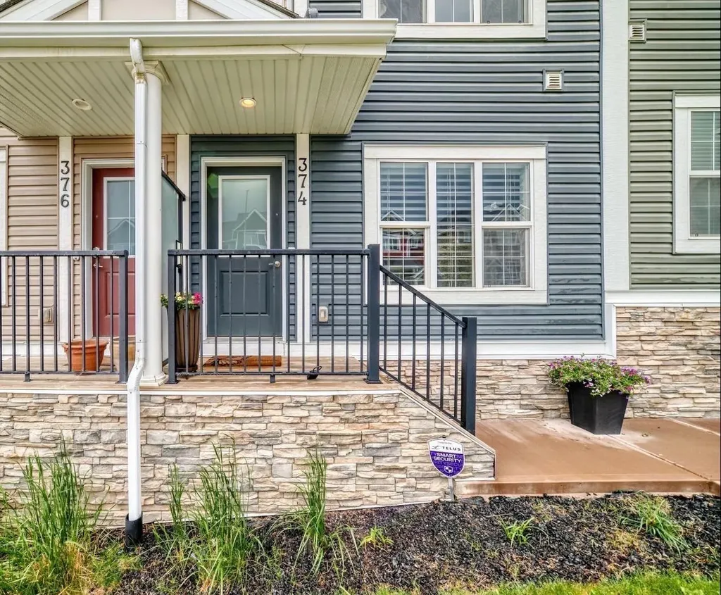 374 Nolancrest Heights NW Calgary AB T3R 0Y1