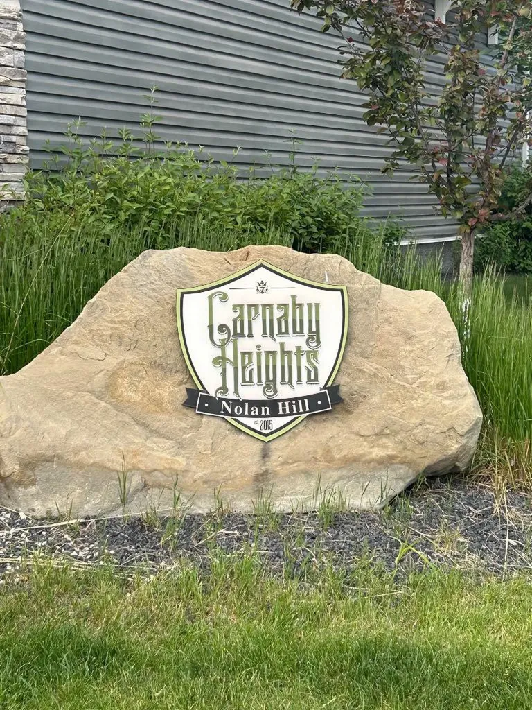 374 Nolancrest Heights NW Calgary AB T3R 0Y1