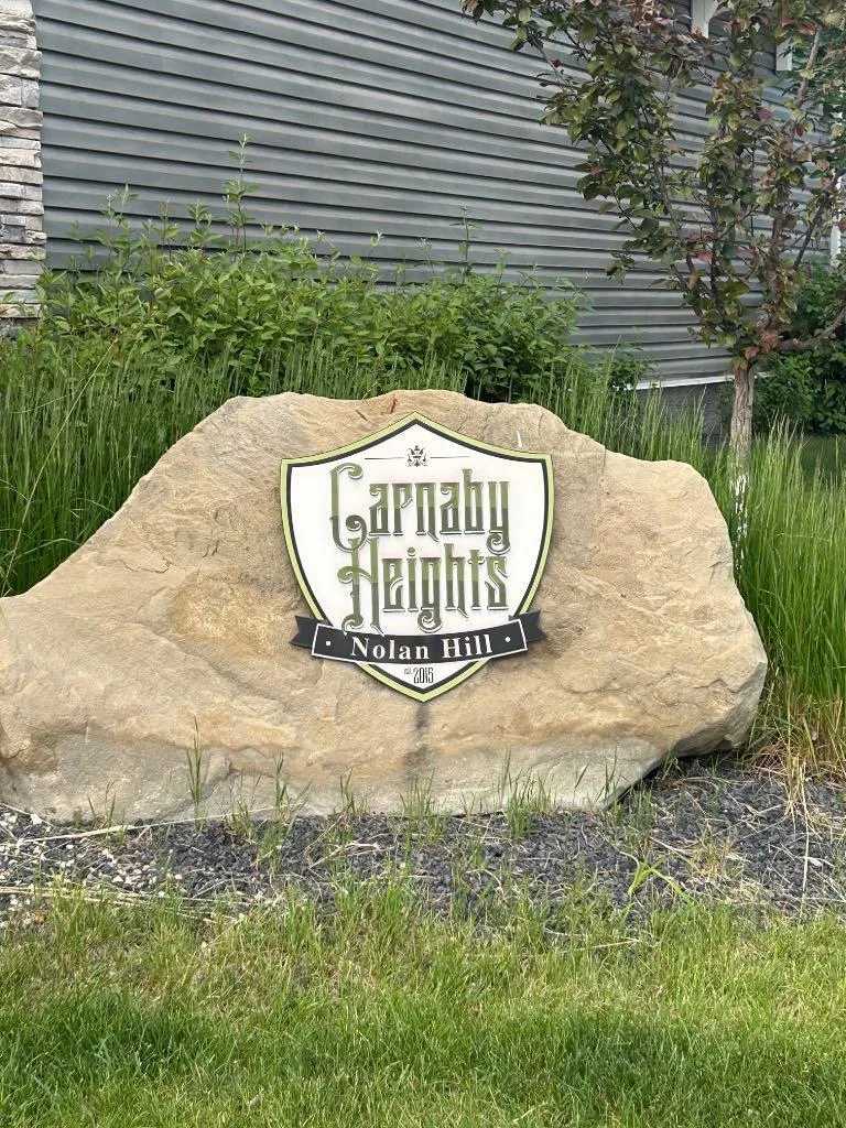 374 Nolancrest Heights NW Calgary AB T3R 0Y1