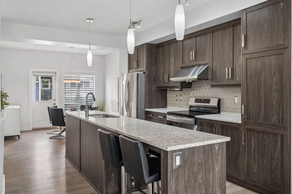 374 Nolancrest Heights NW Calgary AB T3R 0Y1