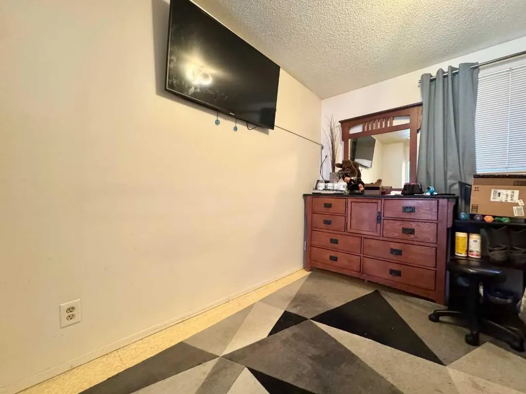 2308 13 Street N Lethbridge AB T1H 4Y5