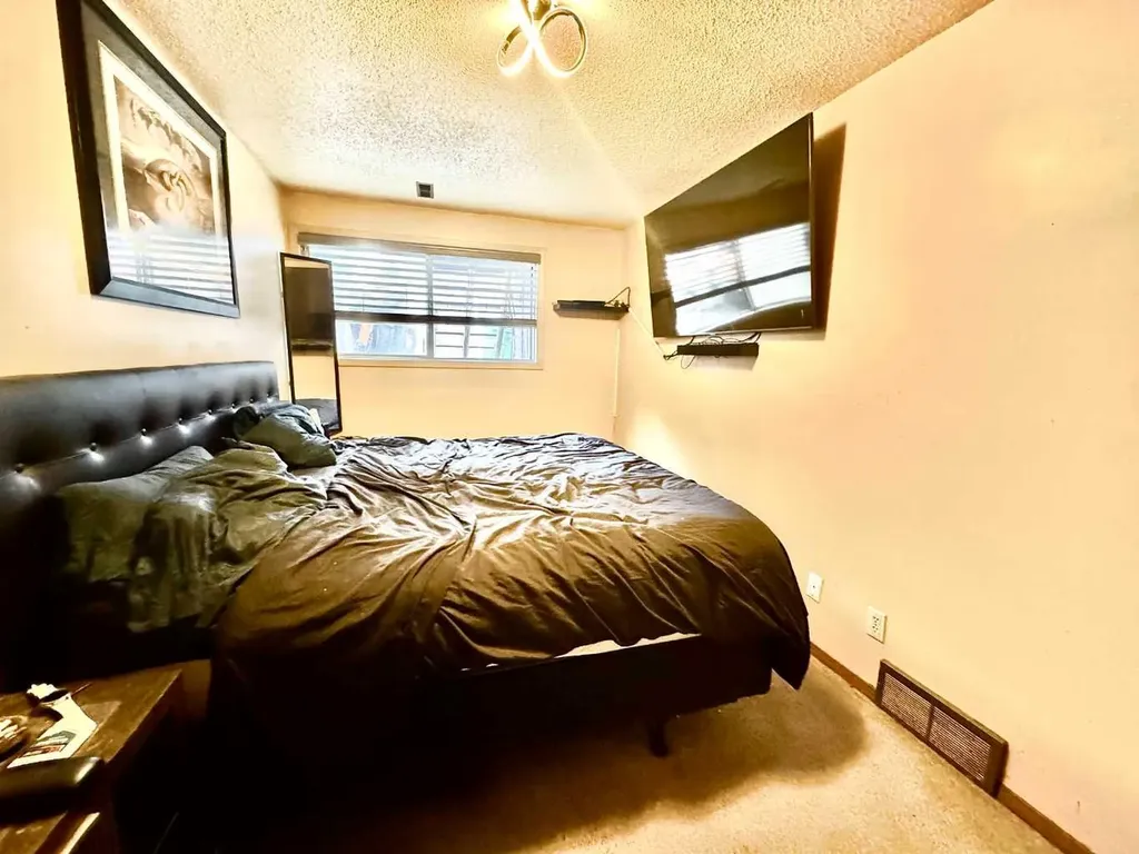 2308 13 Street N Lethbridge AB T1H 4Y5