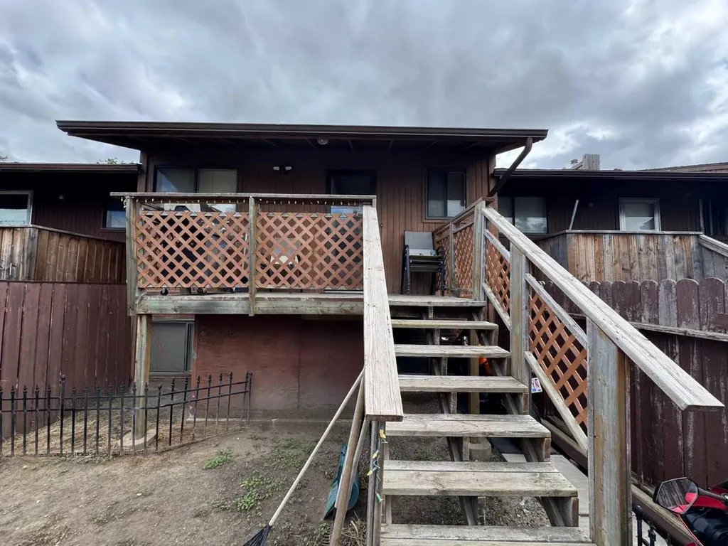 2308 13 Street N Lethbridge AB T1H 4Y5