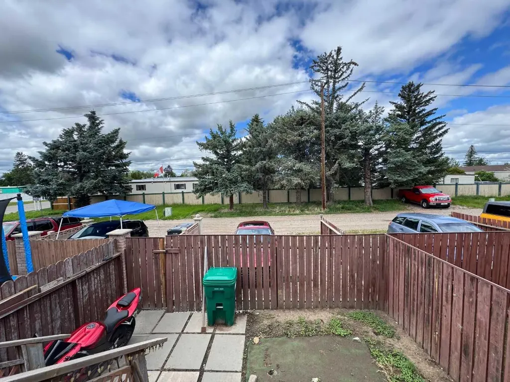2308 13 Street N Lethbridge AB T1H 4Y5