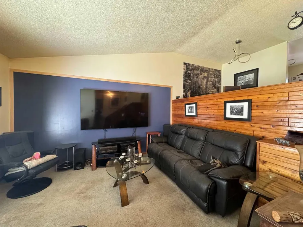 2308 13 Street N Lethbridge AB T1H 4Y5