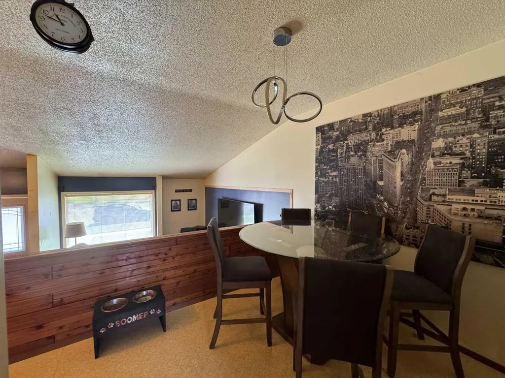 2308 13 Street N Lethbridge AB T1H 4Y5