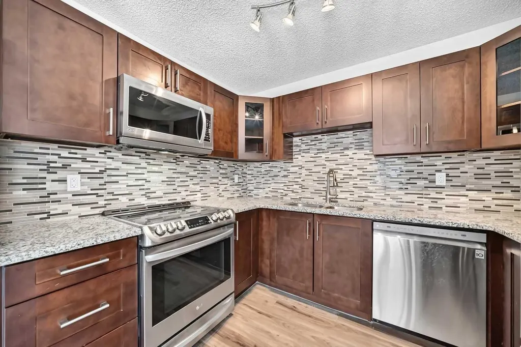 91 Cedarwood Hill SW Calgary AB t2w3h4