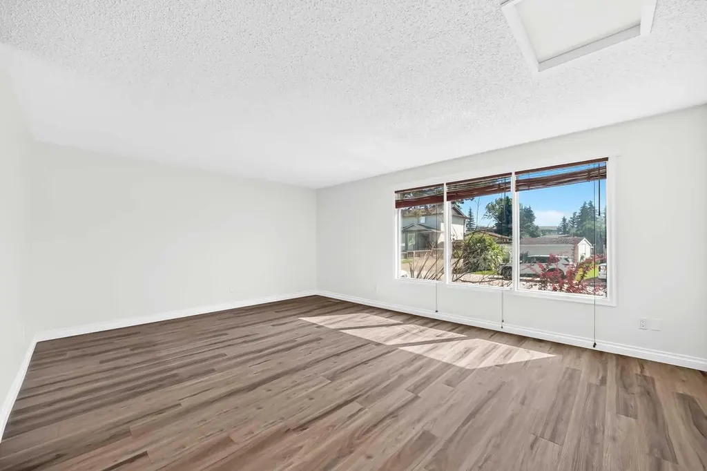 91 Cedarwood Hill SW Calgary AB t2w3h4