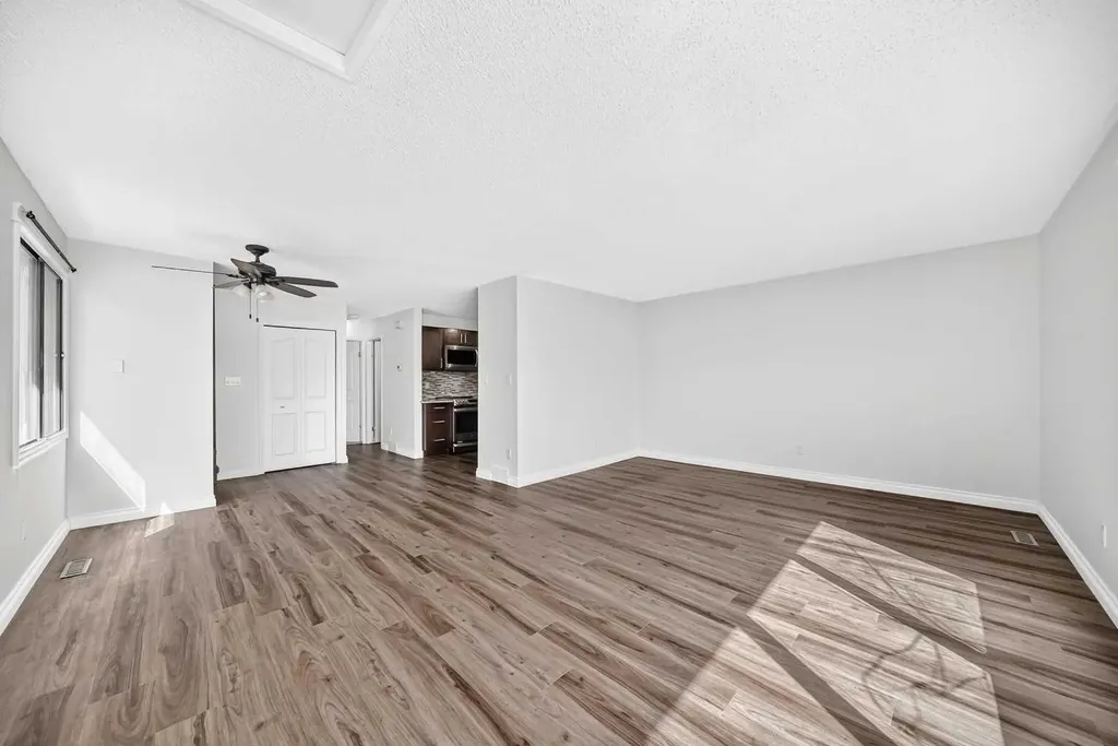 91 Cedarwood Hill SW Calgary AB t2w3h4