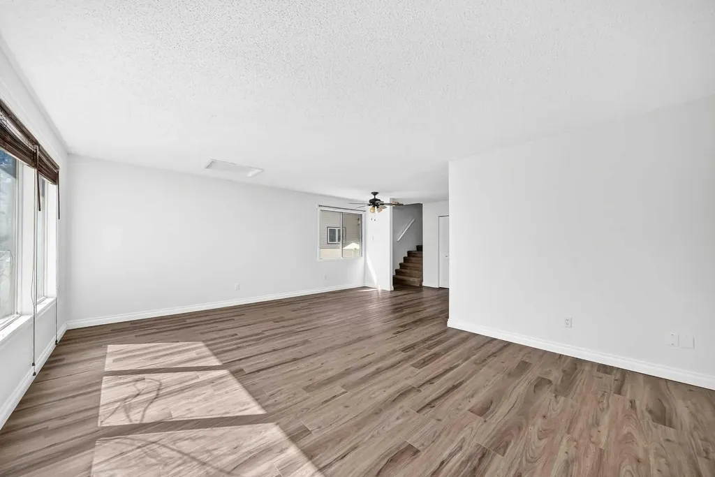 91 Cedarwood Hill SW Calgary AB t2w3h4