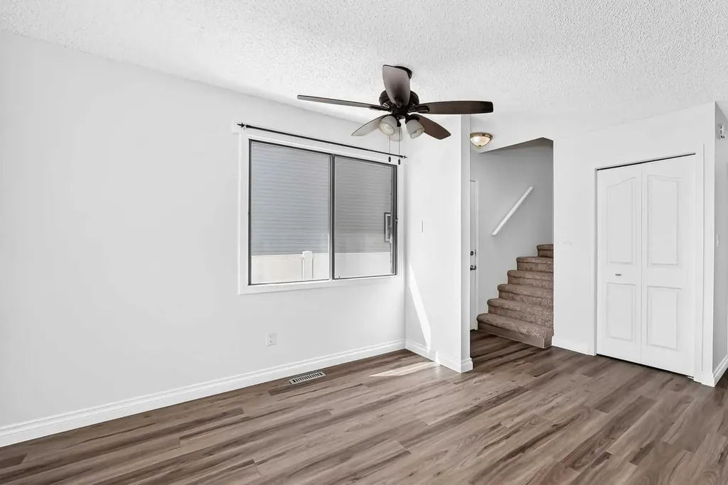 91 Cedarwood Hill SW Calgary AB t2w3h4