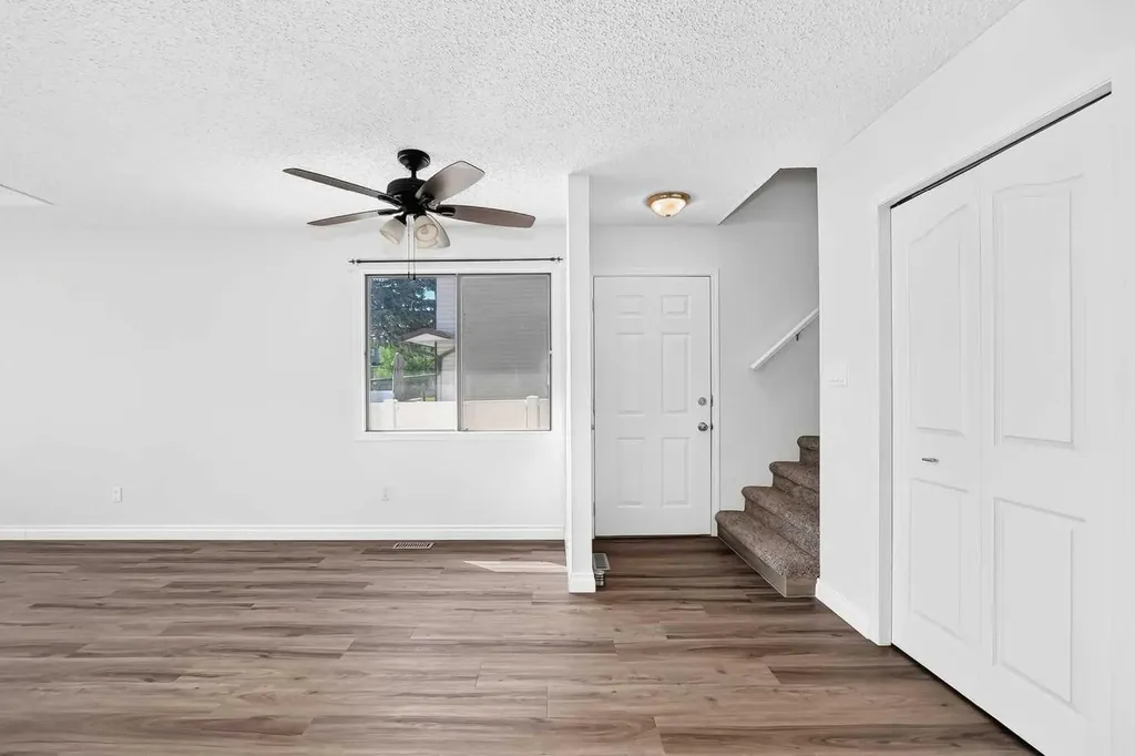 91 Cedarwood Hill SW Calgary AB t2w3h4