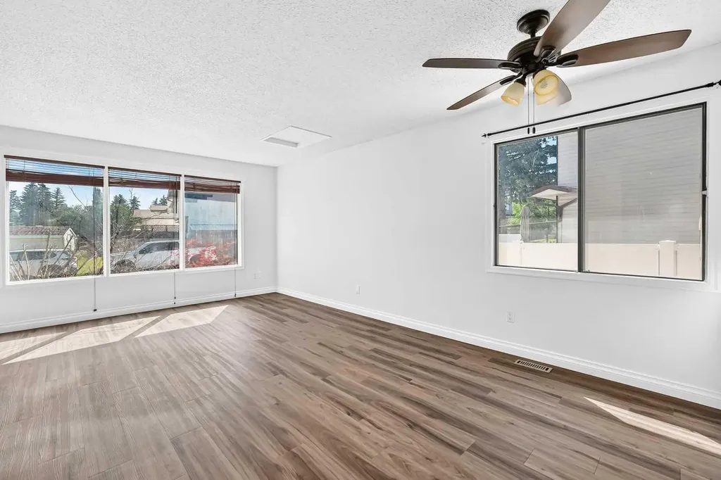 91 Cedarwood Hill SW Calgary AB t2w3h4