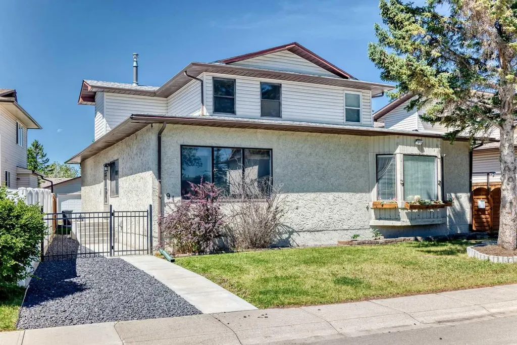 91 Cedarwood Hill SW Calgary AB t2w3h4