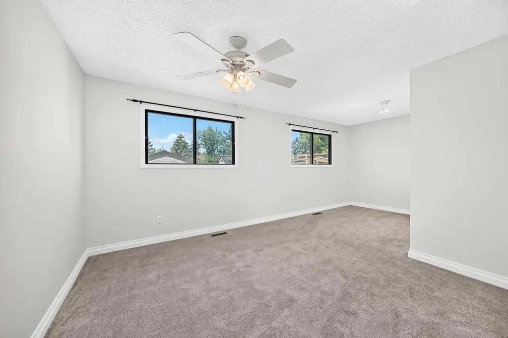 91 Cedarwood Hill SW Calgary AB t2w3h4