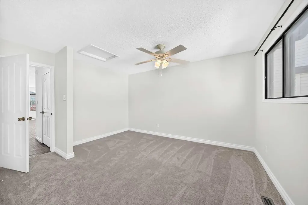 91 Cedarwood Hill SW Calgary AB t2w3h4