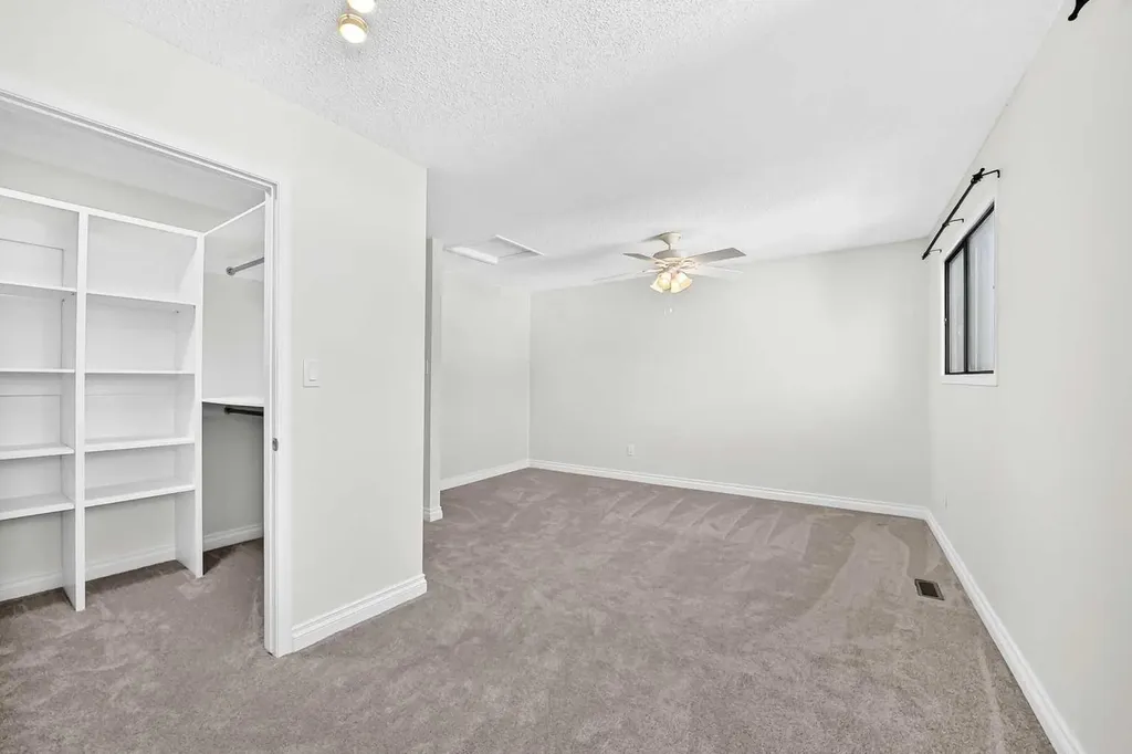 91 Cedarwood Hill SW Calgary AB t2w3h4