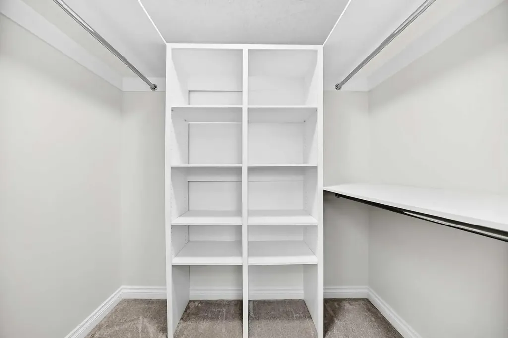 91 Cedarwood Hill SW Calgary AB t2w3h4
