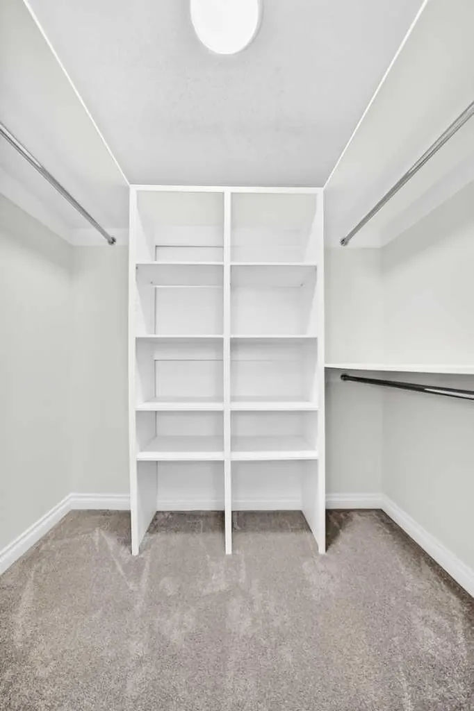 91 Cedarwood Hill SW Calgary AB t2w3h4