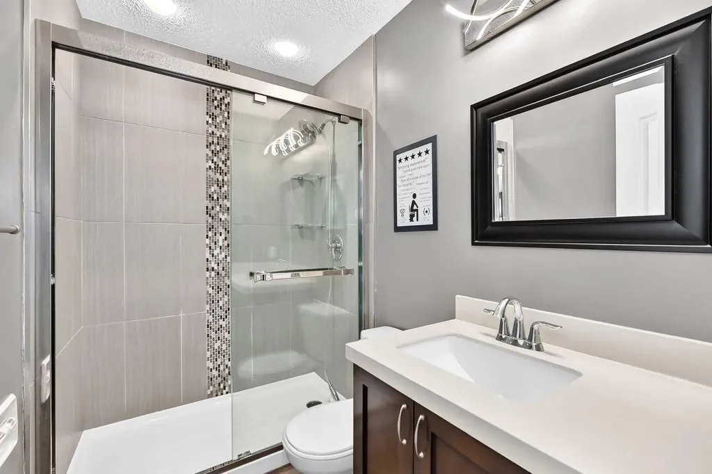 91 Cedarwood Hill SW Calgary AB t2w3h4