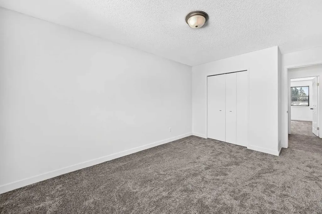 91 Cedarwood Hill SW Calgary AB t2w3h4