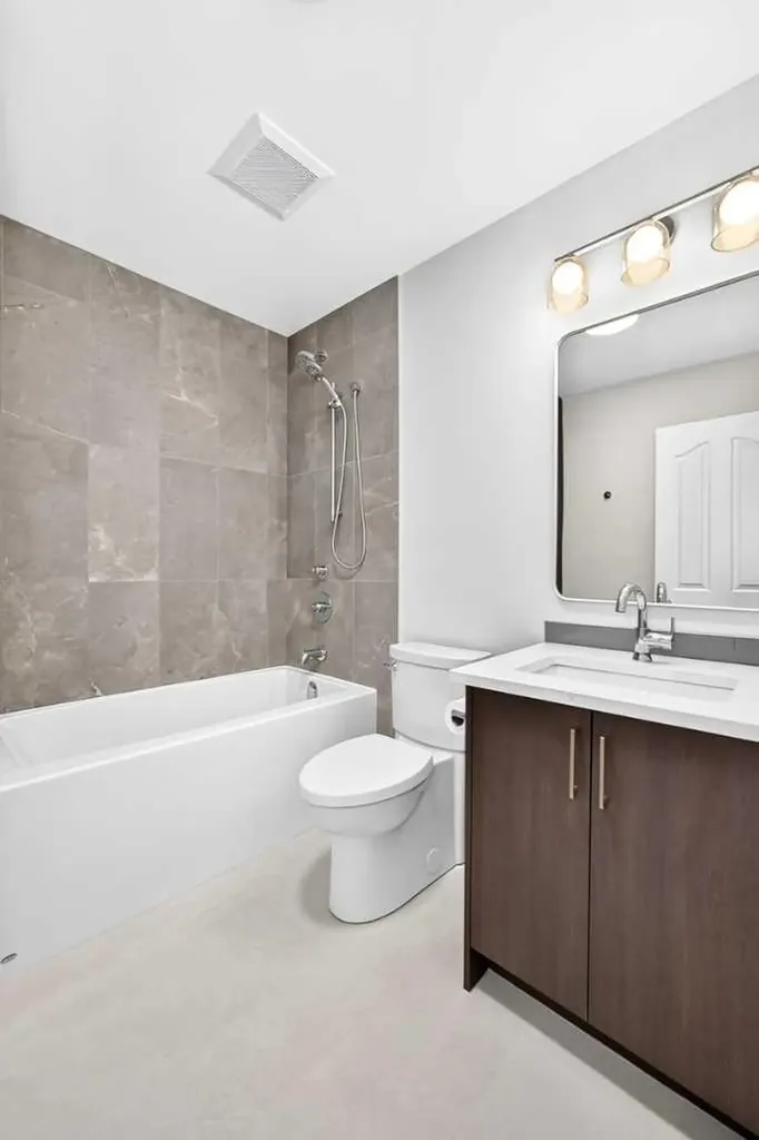 91 Cedarwood Hill SW Calgary AB t2w3h4