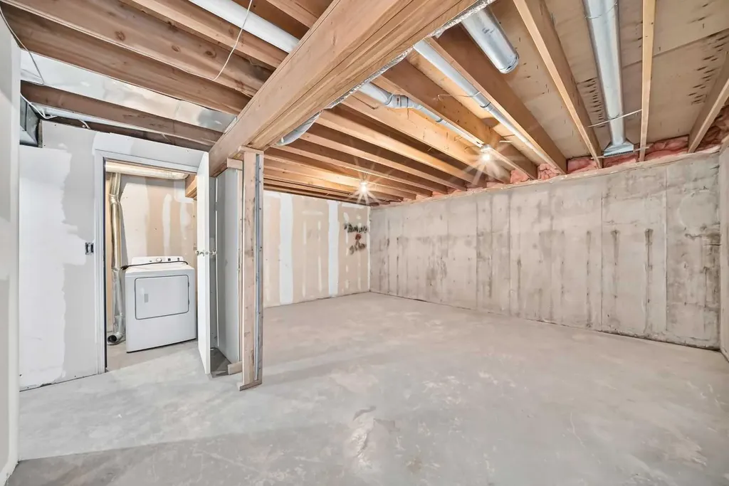 91 Cedarwood Hill SW Calgary AB t2w3h4