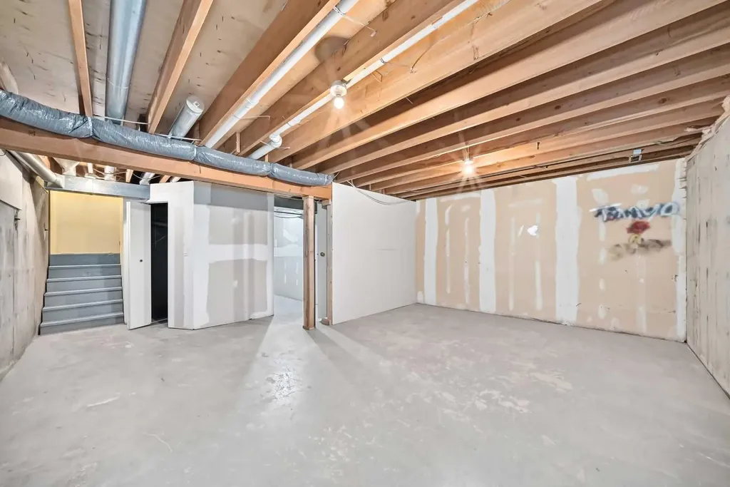 91 Cedarwood Hill SW Calgary AB t2w3h4