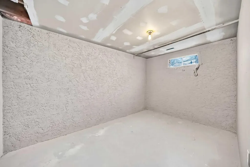 91 Cedarwood Hill SW Calgary AB t2w3h4
