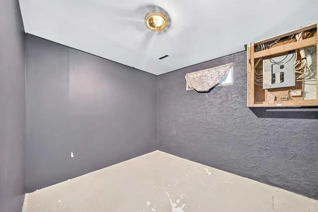 91 Cedarwood Hill SW Calgary AB t2w3h4