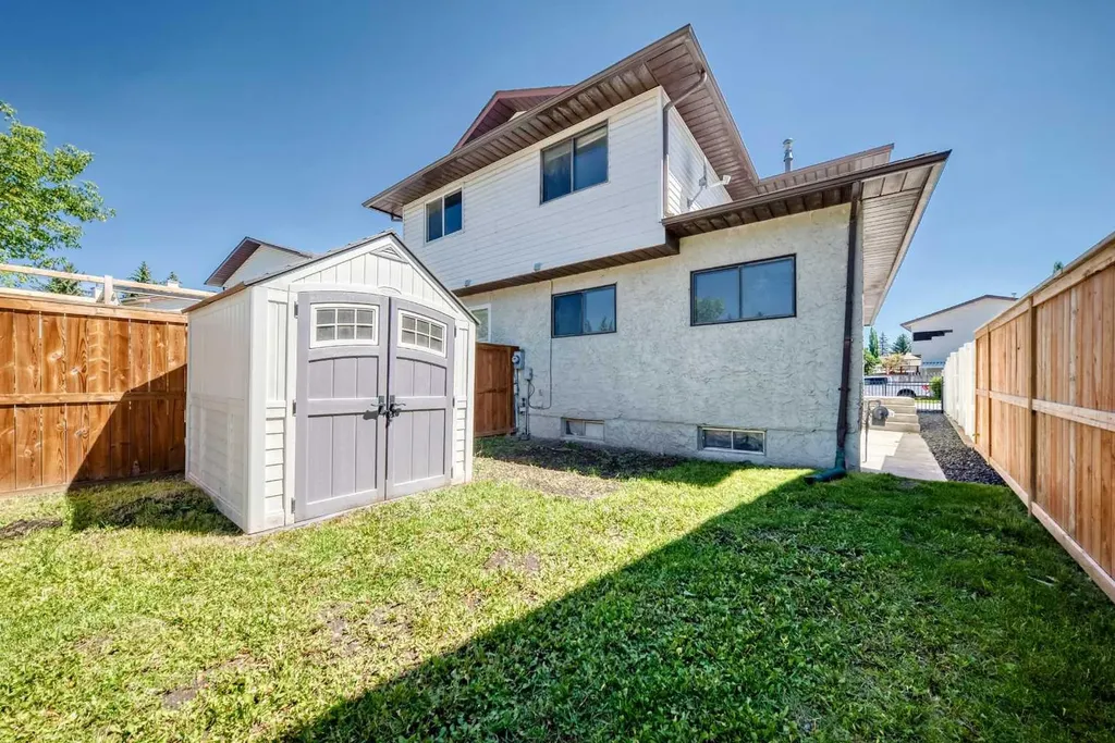 91 Cedarwood Hill SW Calgary AB t2w3h4