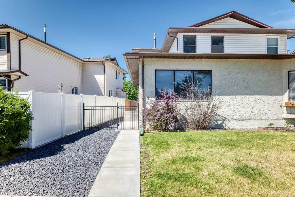 91 Cedarwood Hill SW Calgary AB t2w3h4