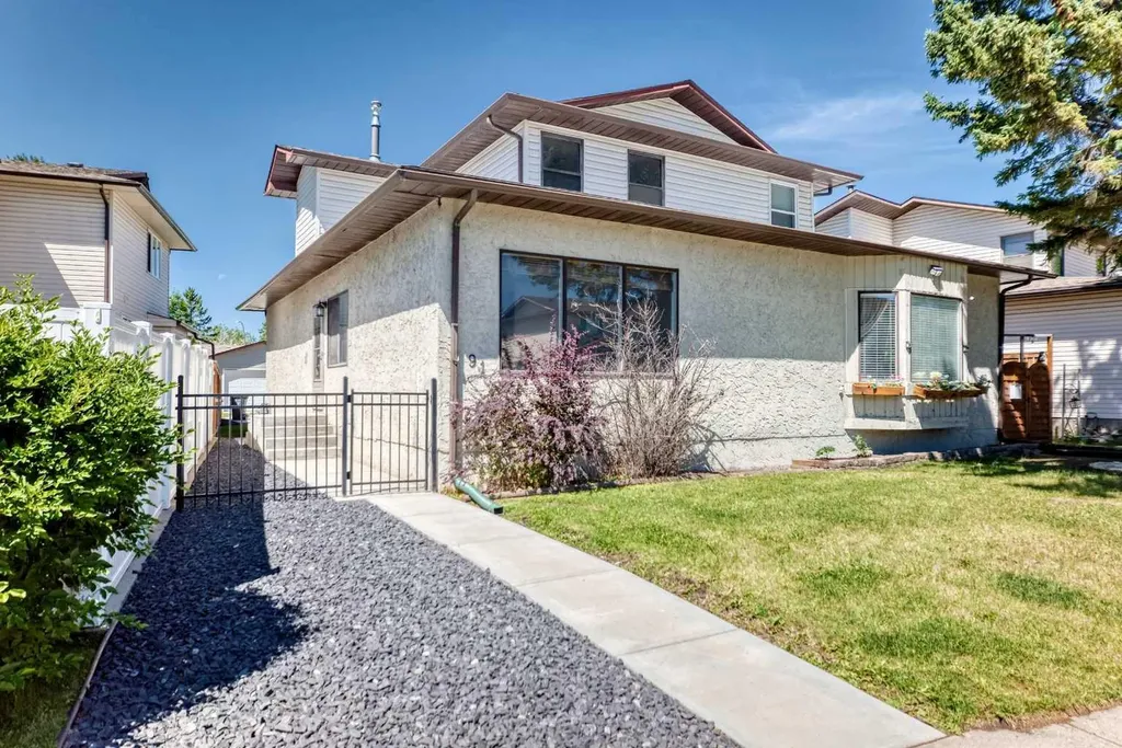 91 Cedarwood Hill SW Calgary AB t2w3h4