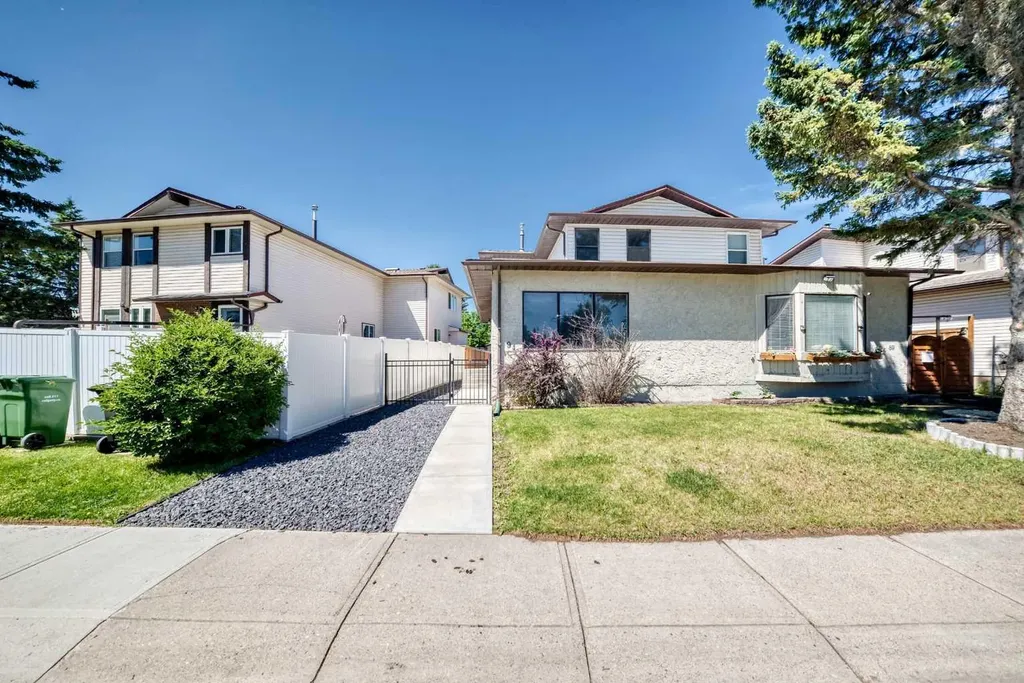 91 Cedarwood Hill SW Calgary AB t2w3h4