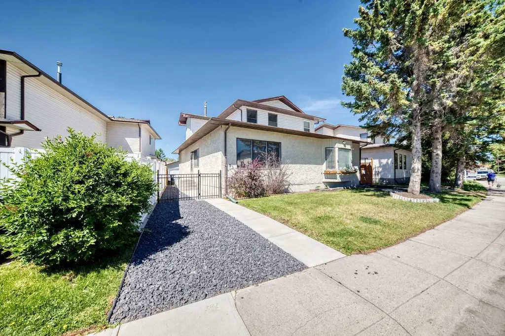 91 Cedarwood Hill SW Calgary AB t2w3h4
