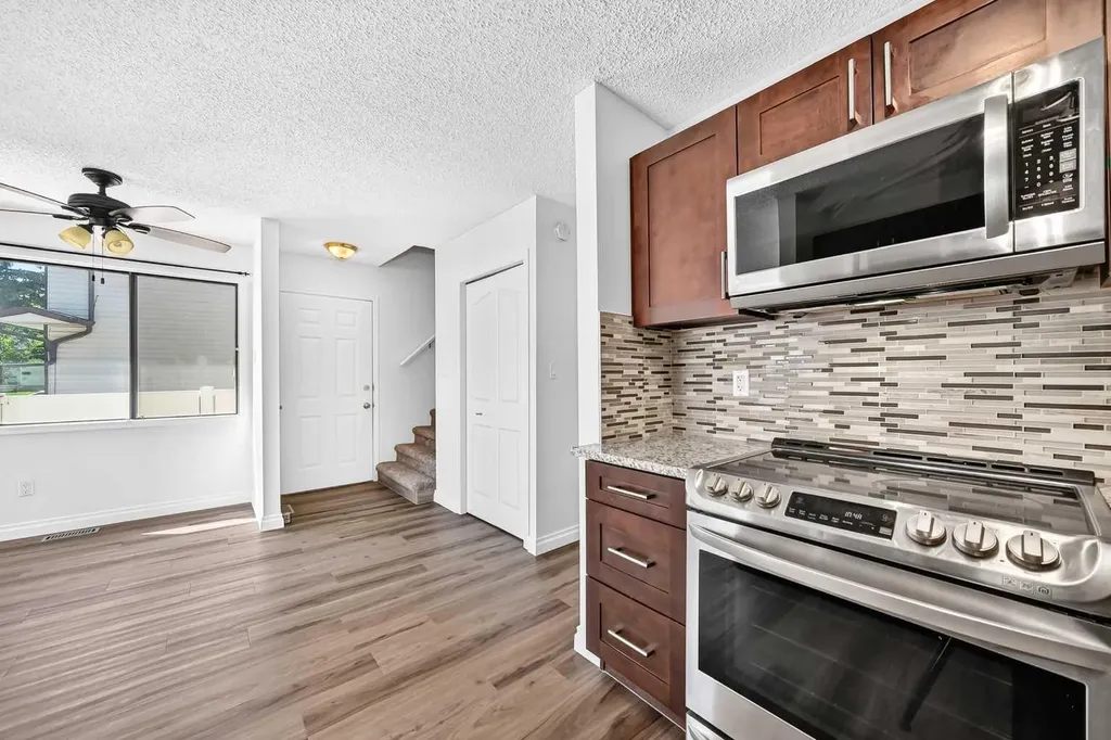 91 Cedarwood Hill SW Calgary AB t2w3h4