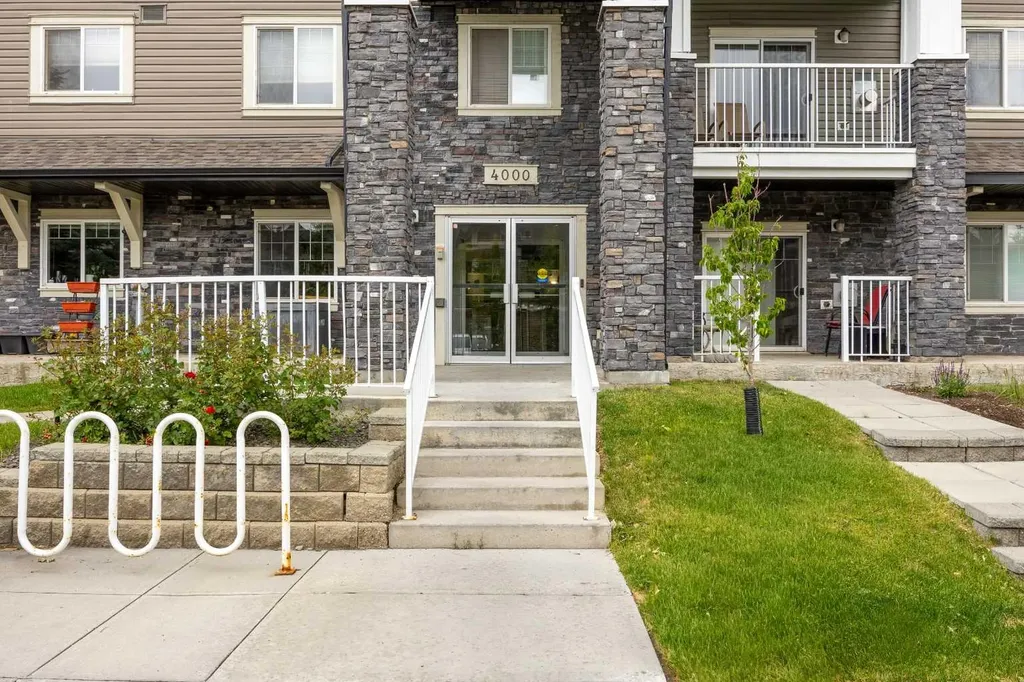 115 Prestwick Villas SE Calgary AB T2Z 0N1