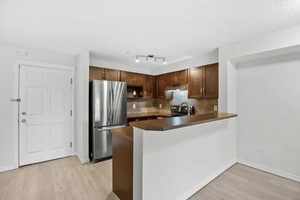 115 Prestwick Villas SE Calgary AB T2Z 0N1