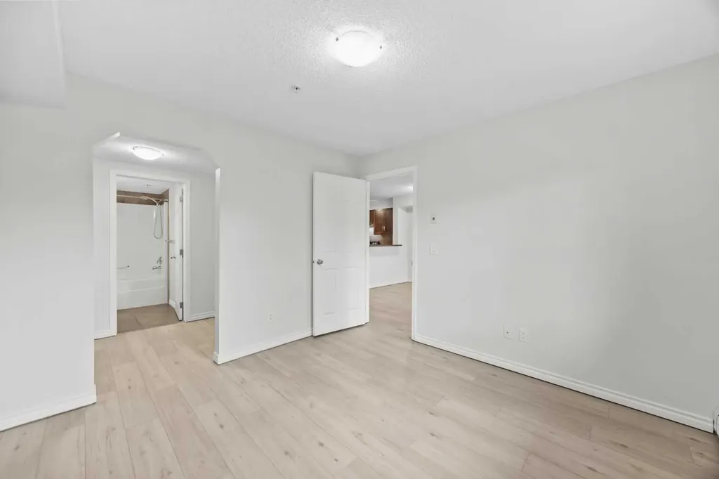 115 Prestwick Villas SE Calgary AB T2Z 0N1