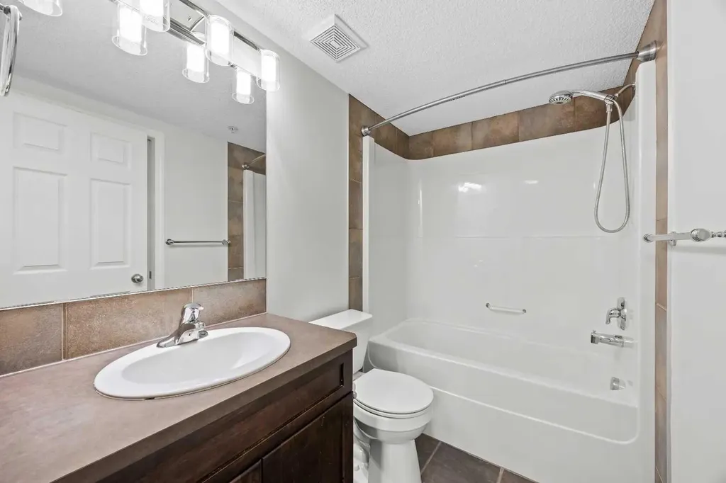 115 Prestwick Villas SE Calgary AB T2Z 0N1