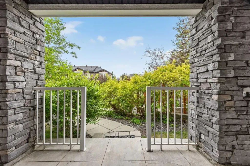 115 Prestwick Villas SE Calgary AB T2Z 0N1