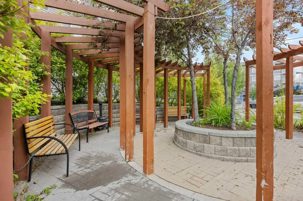 115 Prestwick Villas SE Calgary AB T2Z 0N1