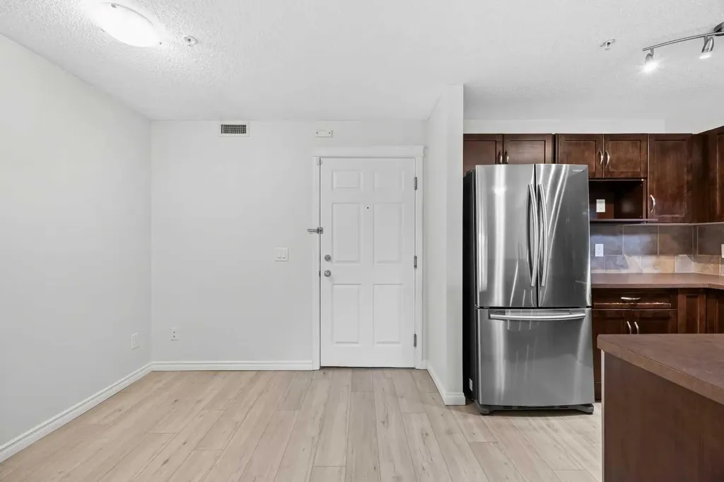 115 Prestwick Villas SE Calgary AB T2Z 0N1