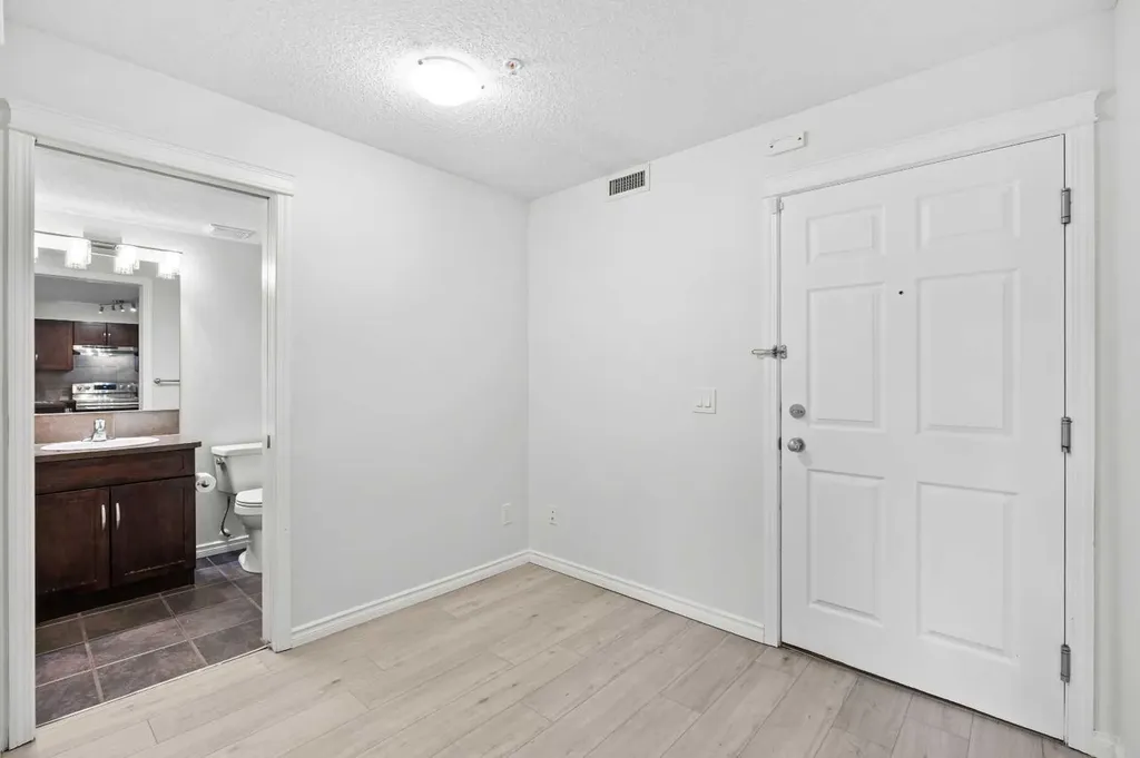 115 Prestwick Villas SE Calgary AB T2Z 0N1