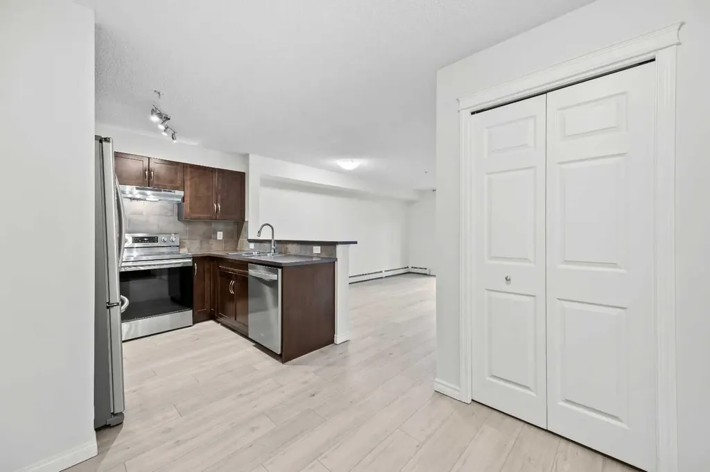 115 Prestwick Villas SE Calgary AB T2Z 0N1