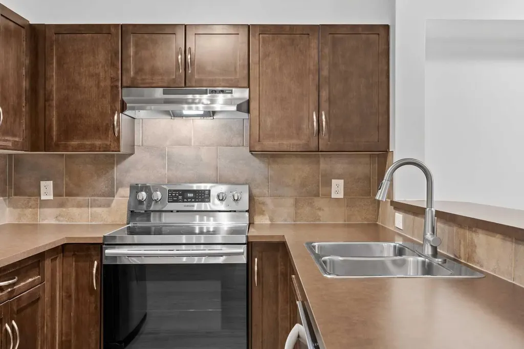 115 Prestwick Villas SE Calgary AB T2Z 0N1