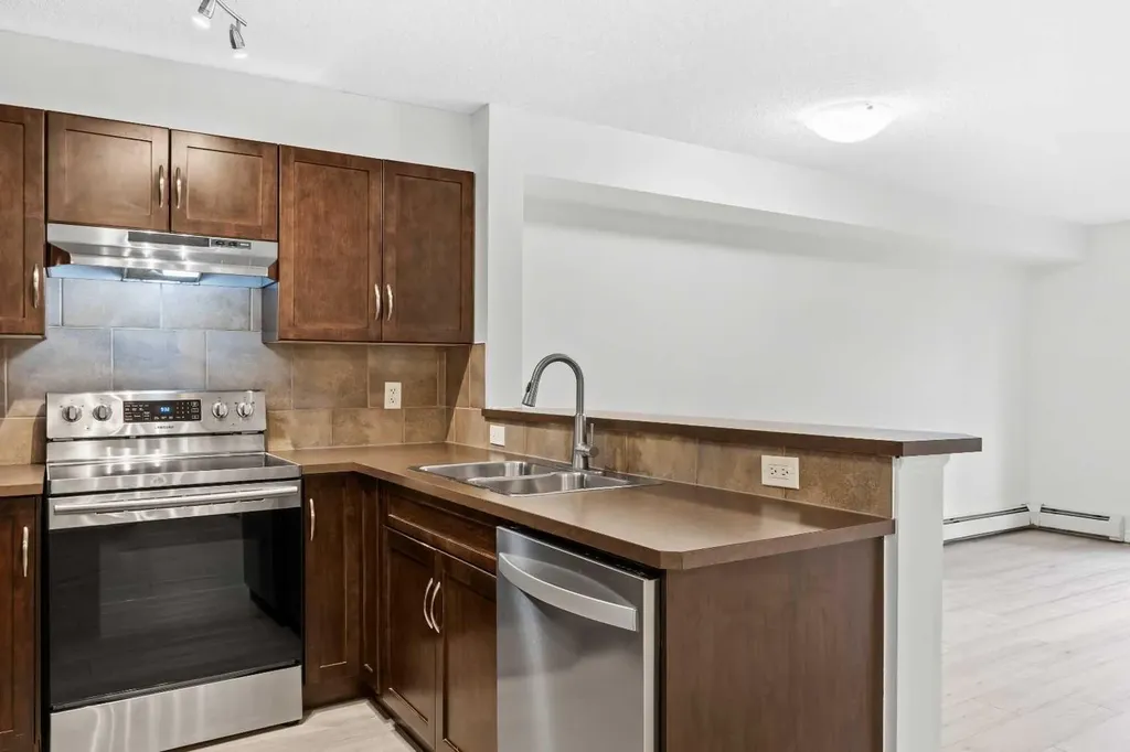 115 Prestwick Villas SE Calgary AB T2Z 0N1