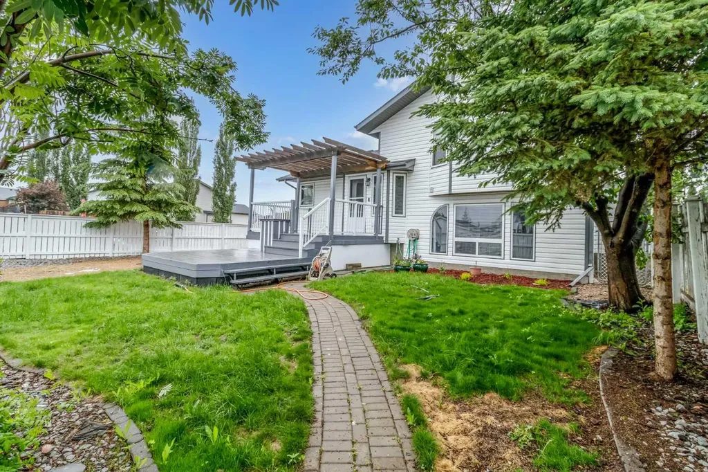 61 Premiere Crescent Blackfalds AB T0M 0J0